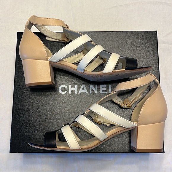 Chanel sandals biege black  and cream - Picture 3 of 7